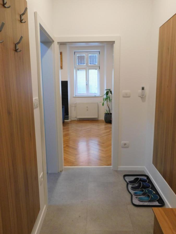 Modern Apartment Hrenova Street Ljubljana Bagian luar foto